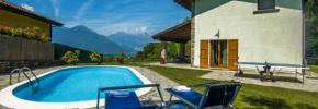 Villa Betulla con piscina privata sul lago di Como Colico